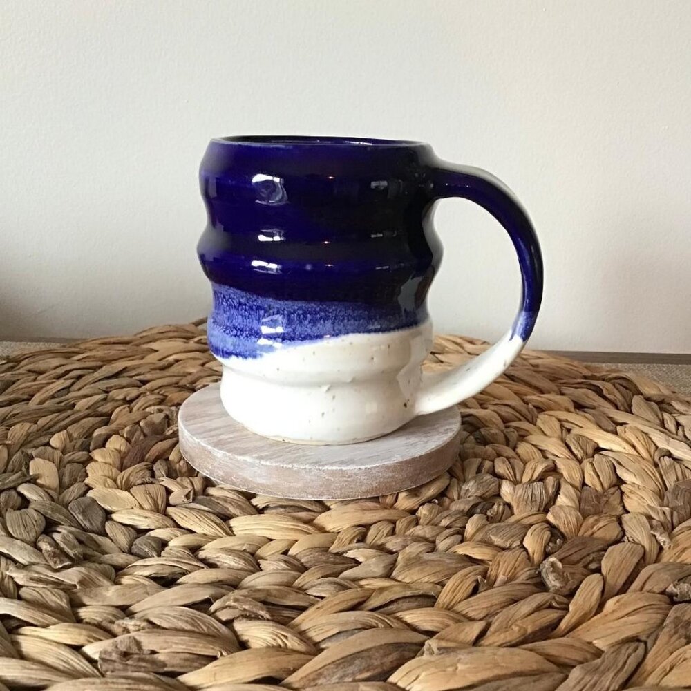 Stoneware Coffee Mug Drip Dye Blue/White Carved Fluting 12 fl Farmhouse Rustic‎